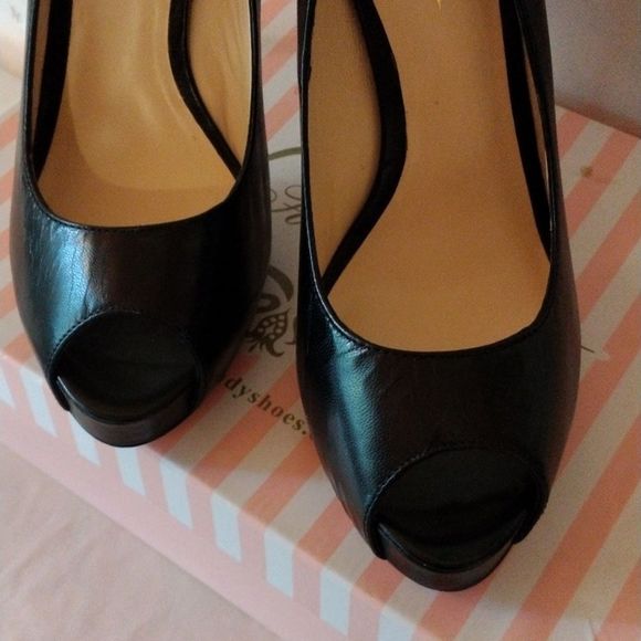 Elegant Black Peep-Toe Heels - Picture 5 of 5